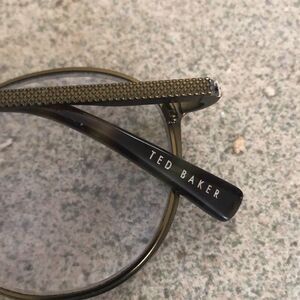 Ted Baker round eyeglasses With prescription use for frames.